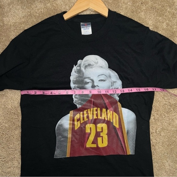 Marilyn Monroe Cleveland Cavaliers LeBron James T-shirt Unisex Size Small - Picture 2 of 5